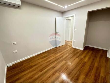 AMBIENTE UFFICIO IN AFFITTO A BLLOK