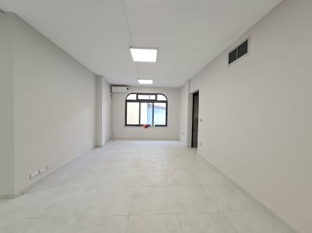 Me qira Ambient 260m2)l || (📍21 dhjetori 30 m larg unazës) || Direkt rrugë || 2500 euro/Muaj🔥🔥