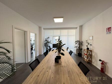 Office for rent in the Municipality of Paris !