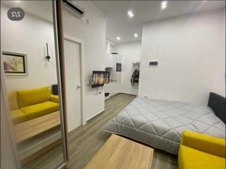 JEPET ME QIRA GARSONIERE PRANE MATERNITETIT TE RI !