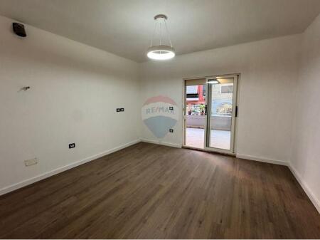 Apartment 1+1 for sale at Komuna Parisit