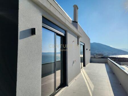 Luxurious penthouse for sale near “Lungomare 1” – with parking space