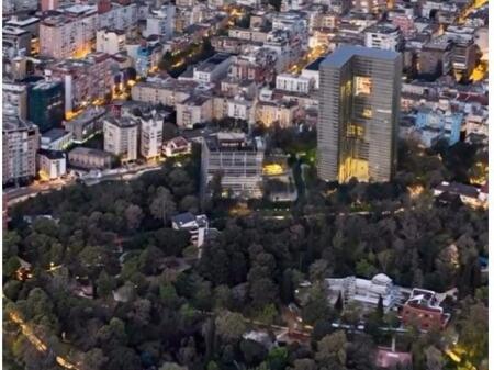 Building with function Hotel, Offices and services in Tirana