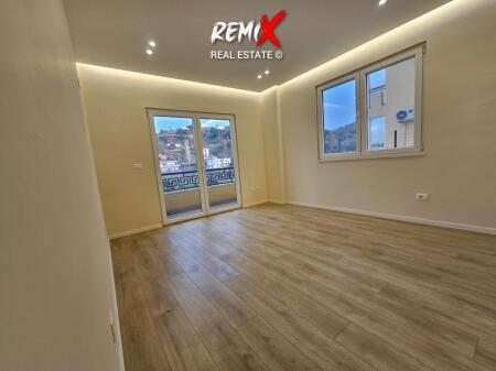 🏡 SHITET APARTAMENT 1+1 + VERANDË – SHKËMBI I KAVAJËS