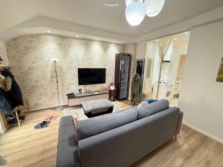 Vile Me Qera 1+1 Tek Komuna e Parisit (ID BV22547) Tirane