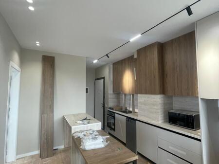 Jepet me Qera - Golden Tower - Rruga Mine Peza