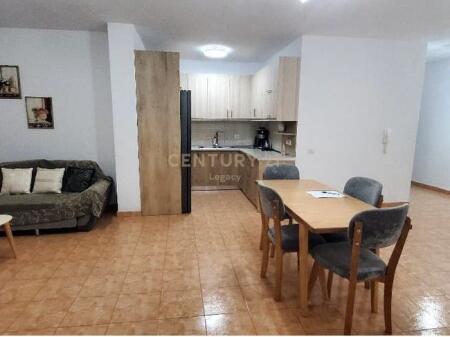 Jepet me qira apartament 3+1+2 afer Restorant Freskut