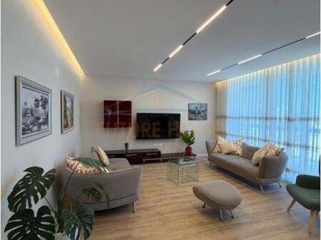 Rent, Apartment 2+1+2, Galeria, Barrikadave Street, Tirana.