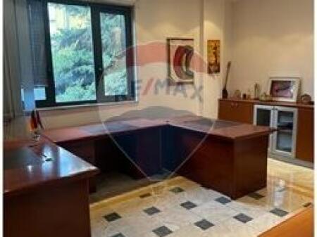 Zyre me qera ne Qender