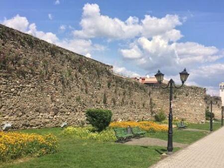 Ambjent biznesi me qira