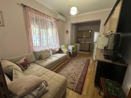 🏠Rruga Bardhyl jepet me qera kati i II-te i nje vile 3+1+2,i mobiluar.700Euro    