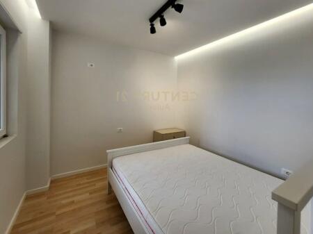 Apartament 2+1 me Pamje Deti në Lungomare 1 në Shitje