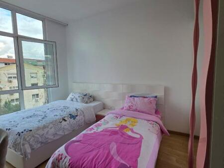Shitet apartament 2+1+2 Komuna e Parisit