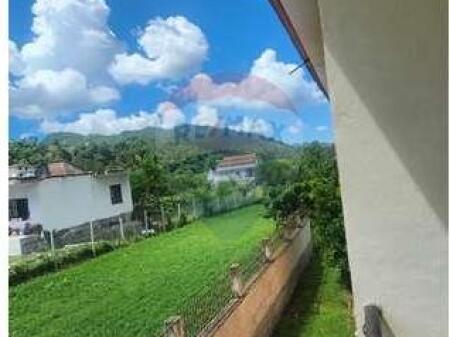 Vile ne shitje, Peze Helmas