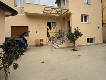 JEPET GODINE BIZNESI 440 M2 TE RRUGA NAIM FRASHERI  200.000 LEKE