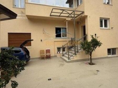 Qira, Godine 3 Kateshe+POSTE PARKIMI,Rruga e Kavajes