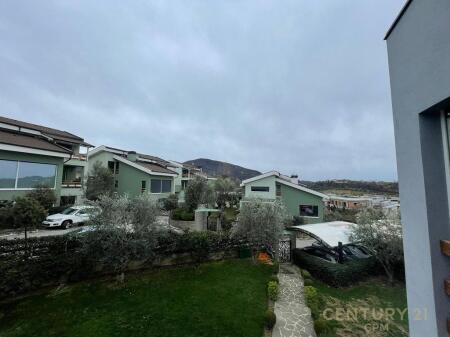 Jepet me Qira Vilë Moderne – Long Hill, Tiranë