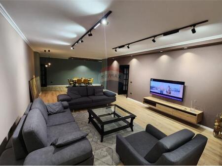 Apartament me qera ////3+1+2//// te rruga Muhamet Gjollesha