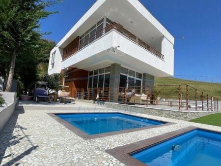 Qera, Vilë 2-Katëshe me pishinë, Farkë, Tiranë.