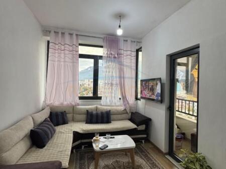 Shitet , Apartament 2+1+2+ Post Parkimi, Perballe UET ne Porcelan, Tirane