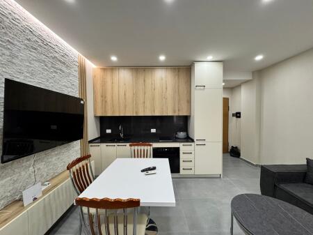 Apartament me qera ne plazh hekurudha