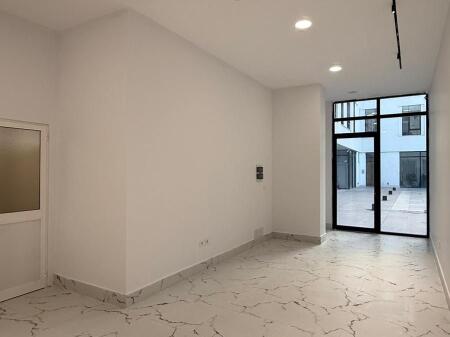 🏪 Negozio in affitto📍 Via Mine Peza 💶 Prezzo: 900 €