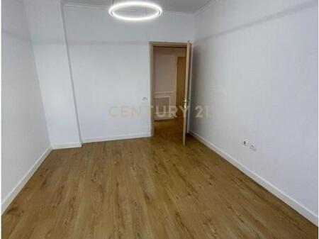 Ofrojme apartament per shitje ne Astir