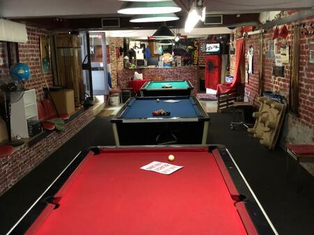 Business premises for sale in block