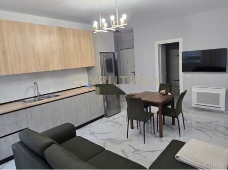 Apartament 2+1 me qira tek Liqeni i Thate