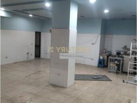 Shitet ambient 100 m2 , per dyqan apo apartament ne zonen e FRESKU-t.