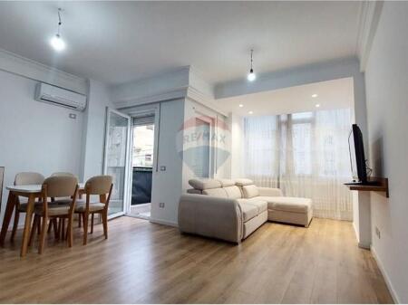 SHITET APARTAMENT 2+1 TEK MATERNITETI I RI-BRRYLI