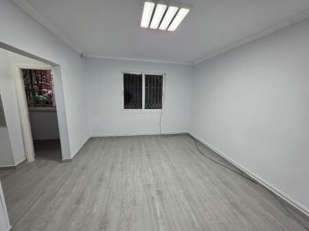 Ufficio in affitto vicino alla stazione di servizio Kastrati (ponte ad arco, di fronte al complesso Delijorgji),