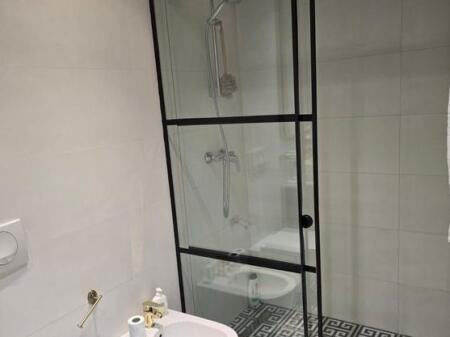 JAPIM ME QIRA APARTAMENT 2+1+2+ POST PARKIMI TE KOMPLEKSI FIORI DI BOSKO