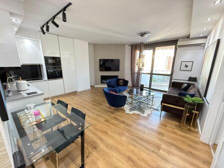 📢 Affitto Appartamento 2+1 – 1.000€/mese 📍 Bllok, vicino all'Università di Giurisprudenza 🏢 10° piano | Palazzo con ascensore 🌇 Vista libera e bella 🛋️ Arredamento moderno – Pronto per abitare