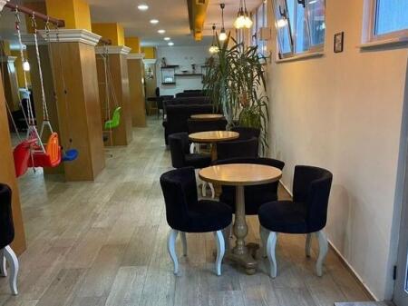 Shitet ambient komercial në zonën e Pazarit të Ri.