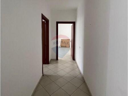 Shitet Apartament 2+1 në Yzberisht !