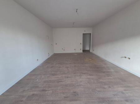 Shitet Apartament 2+1 prane spitalit durres cmimi 115.000 euro