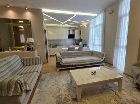 Shitet, Apartament 2+1+2, Kompleksi "Kika 2", Komuna Parisit, Tiranë.