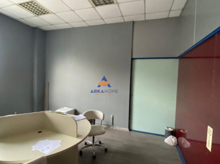 LOCALE COMMERCIALE IN VENDITA 30M2 "IN PIAZZA WILSON" 180.000 EURO