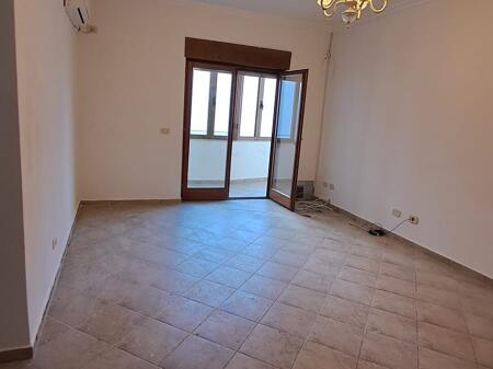 🏢 Zyrë me Qira – Zona e 9-Katëshet