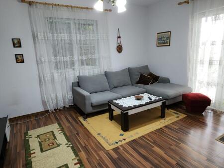 Apartament 1+1 me qira – Shtëpi private prane UKT-se !!