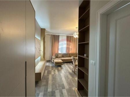 ZOGU I ZI, APARTAMENT 1+1 + POST PARKIMI - QIRA