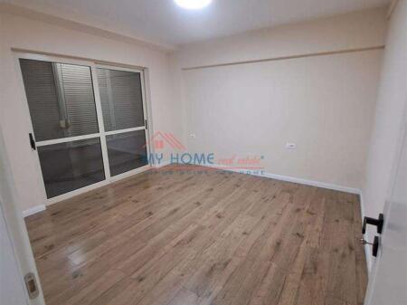 Zyre me qera Qender Tirane