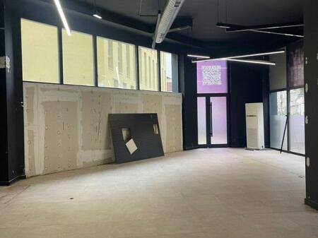 Amient per zyra me qira , te Rruga e Barrikadave