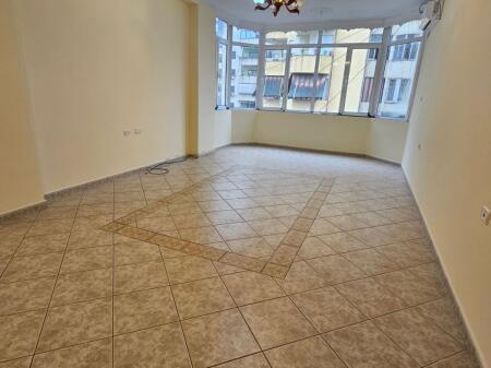 Tek Komuna E Parisit Shitet Apartament 2+1+2 Me Lokacion Perfekt!