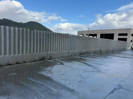 MULTIFUNCTIONAL BUILDING FOR RENT IN THE VAQARR AREA!