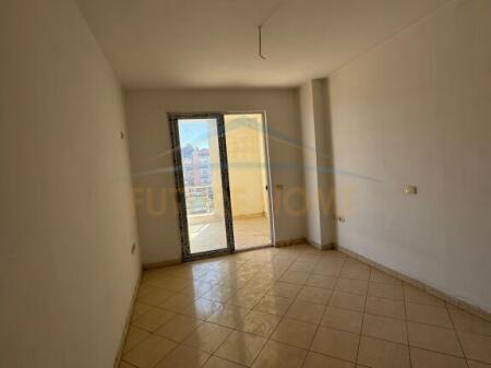 Jepet me qera Apartament 2+1+2+Post parkimi ne Misto Mame
