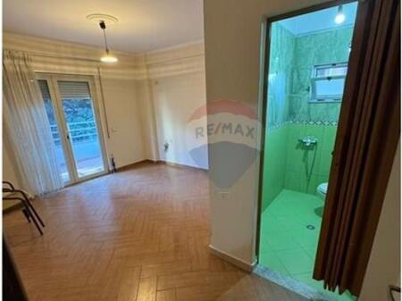 Shitet Apartament 2+1,MISTO MAME !