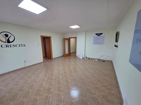 Zog Zi Affitta Appartamento Con Posto Auto Incluso Per Ufficio 2+1+2