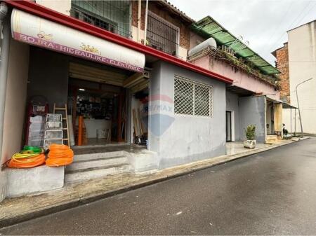 Jepet me qera Dyqan ne Kinostudio - Rruga Aleksander Moisiu